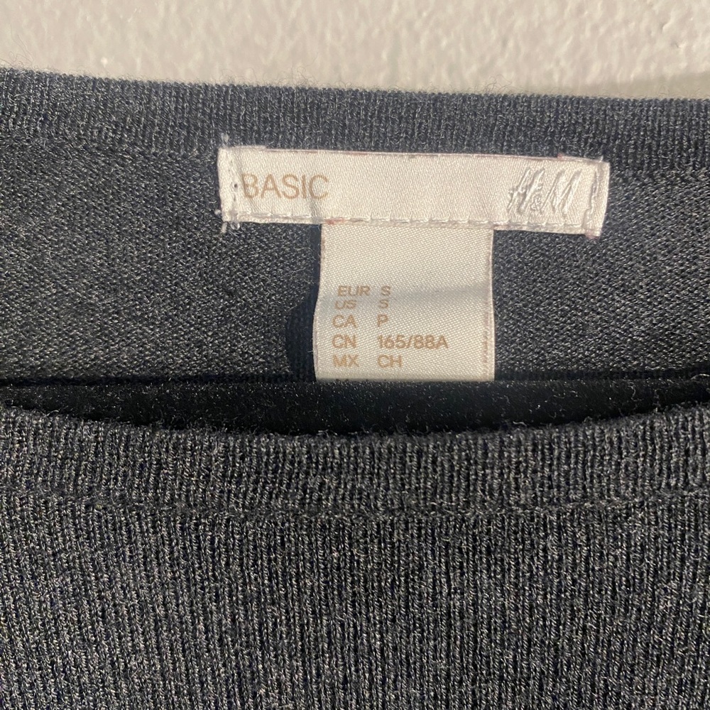 black/dark grey long sleeve thin sweater small